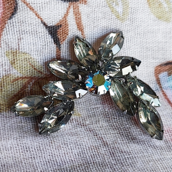 Smoke Gray Grey Unsigned Arch Festoon Spray Vintage Unisex Lapel Blazer Brooch - Picture 1 of 7